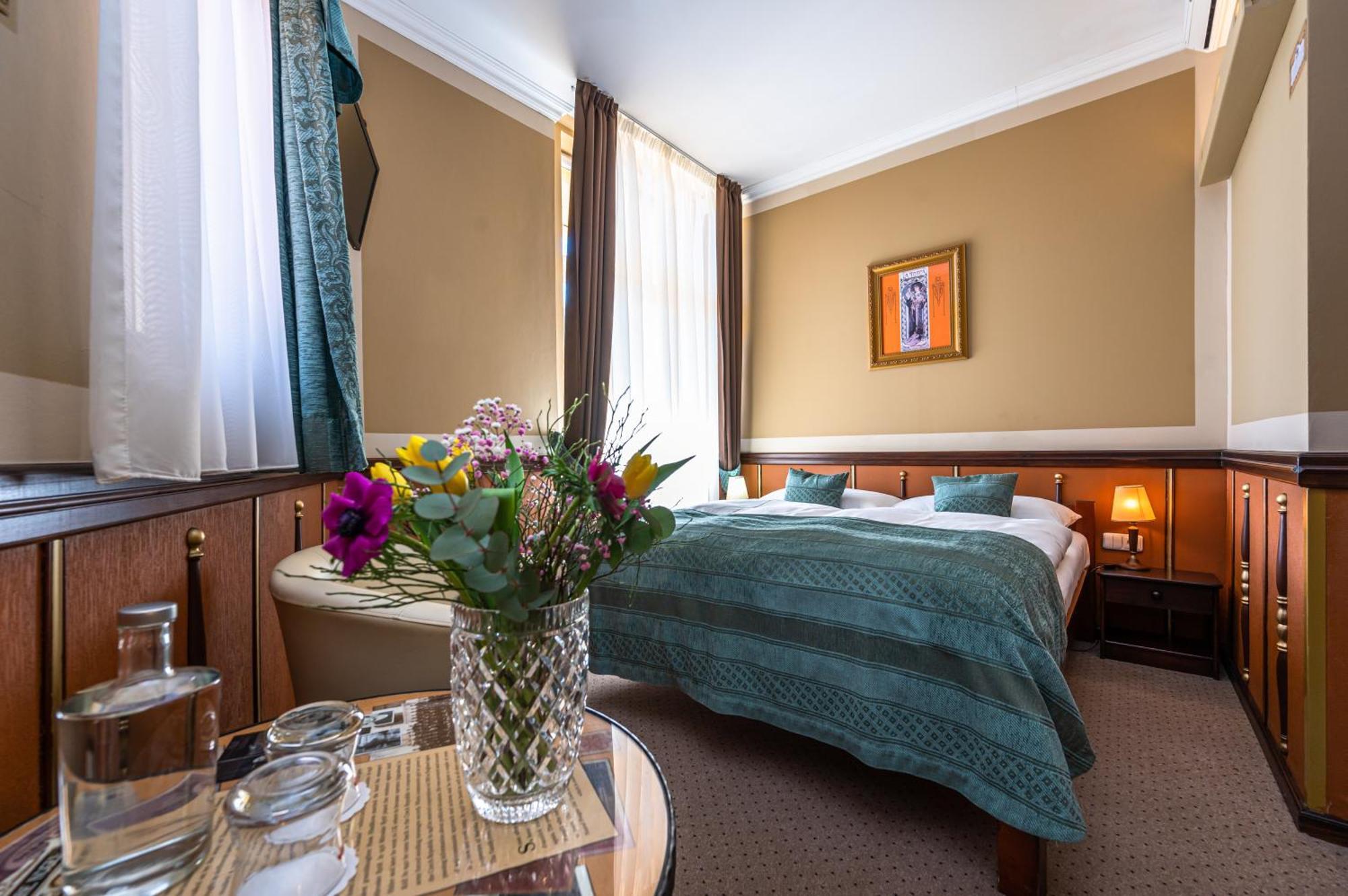 Hotel Hastal Prague Old Town Esterno foto