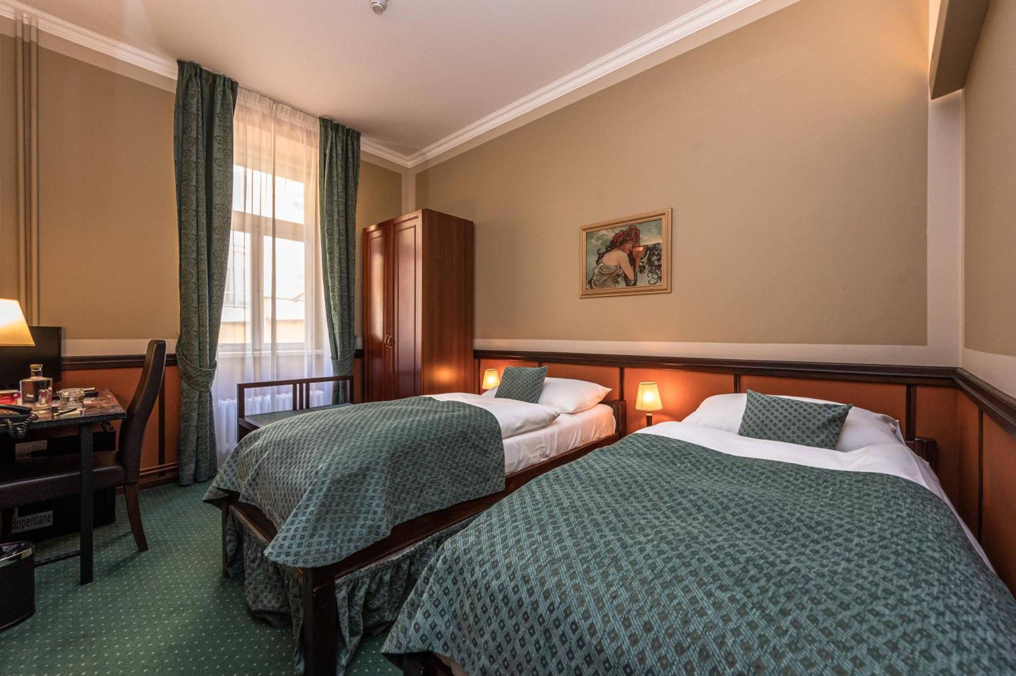 Hotel Hastal Prague Old Town Esterno foto