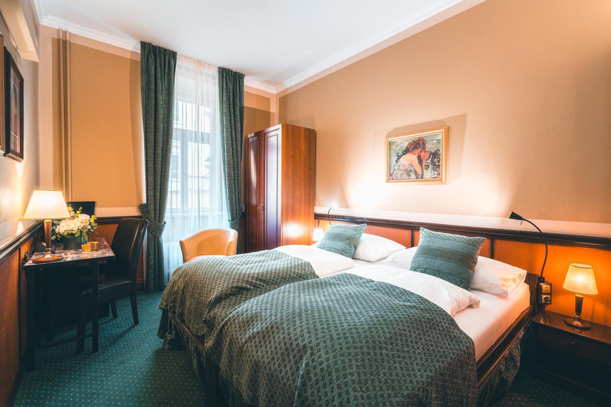 Hotel Hastal Prague Old Town Esterno foto