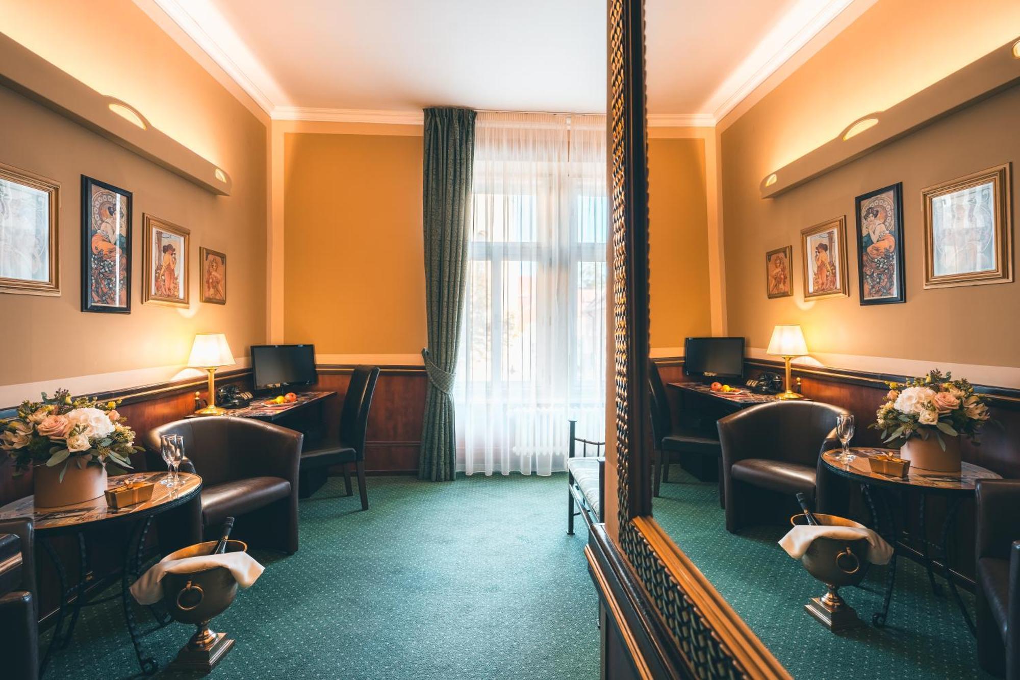 Hotel Hastal Prague Old Town Esterno foto
