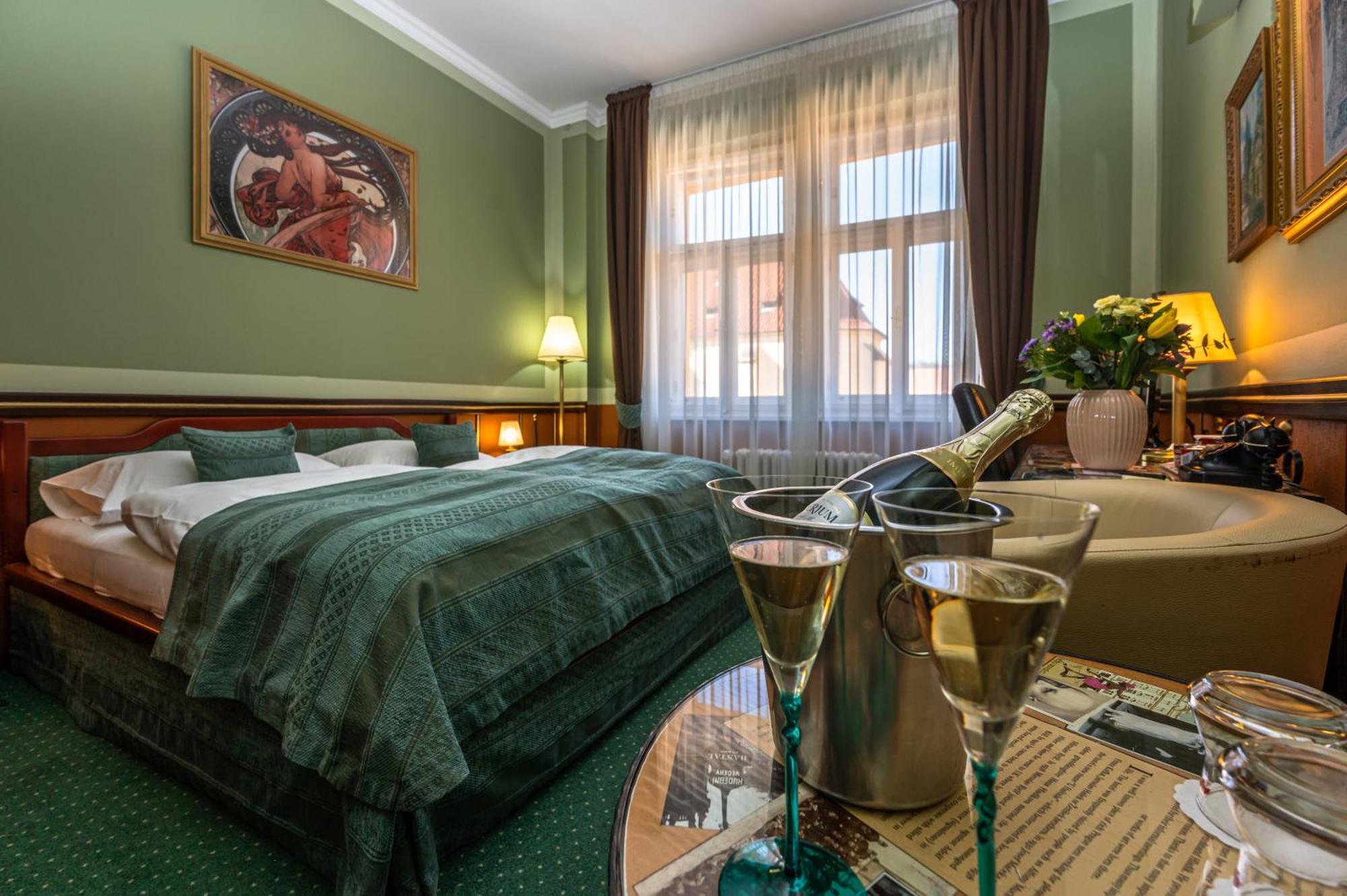 Hotel Hastal Prague Old Town Esterno foto